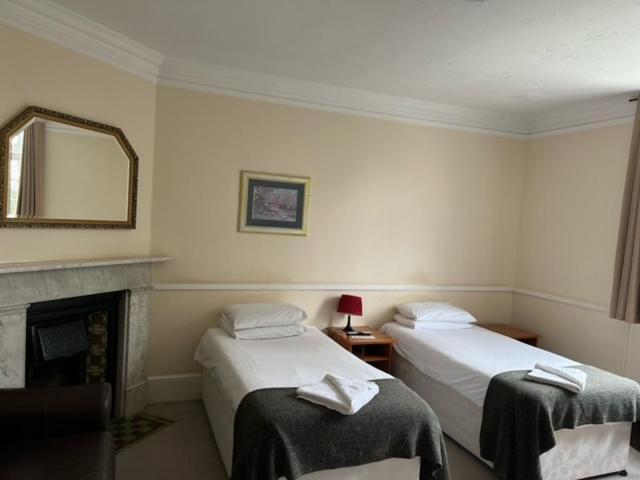 The Admiral Cunningham Hotel Bracknell Esterno foto